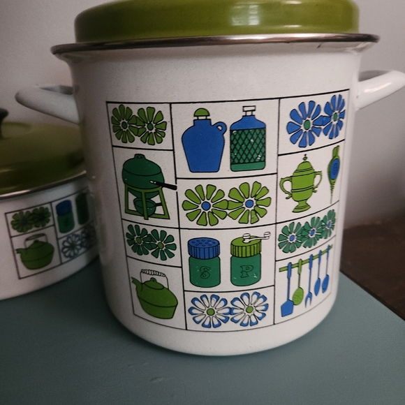 VINTAGE 1970s enamel cookware set - Picture 8 of 11